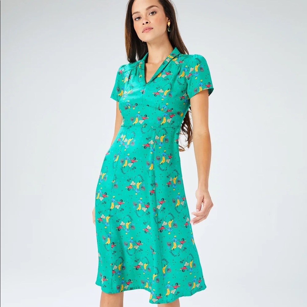 HVN Morgan dress in Green dancer print. Size 10. NWT